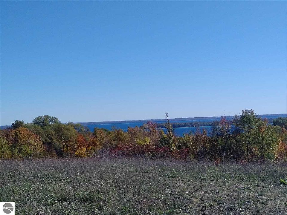 1922 N Blue Water Ct, Suttons Bay, MI 49682 MLS 1869998 Zillow