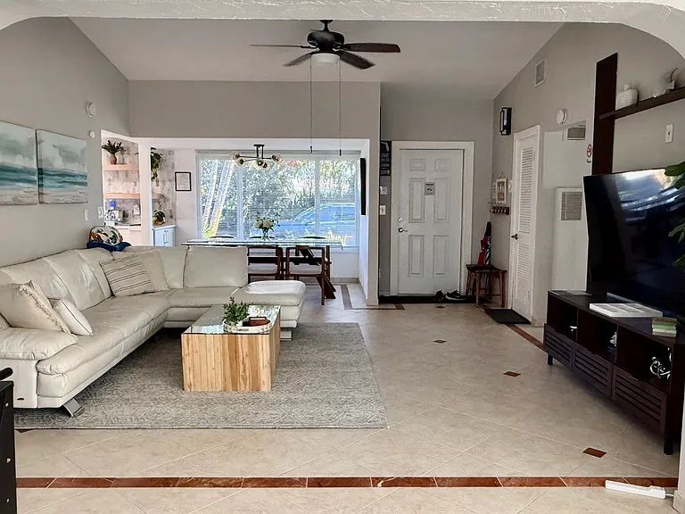 957 SE 15th Ave — Photo 12