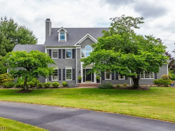 5 Bentley Way, Washington Twp., NJ 07853