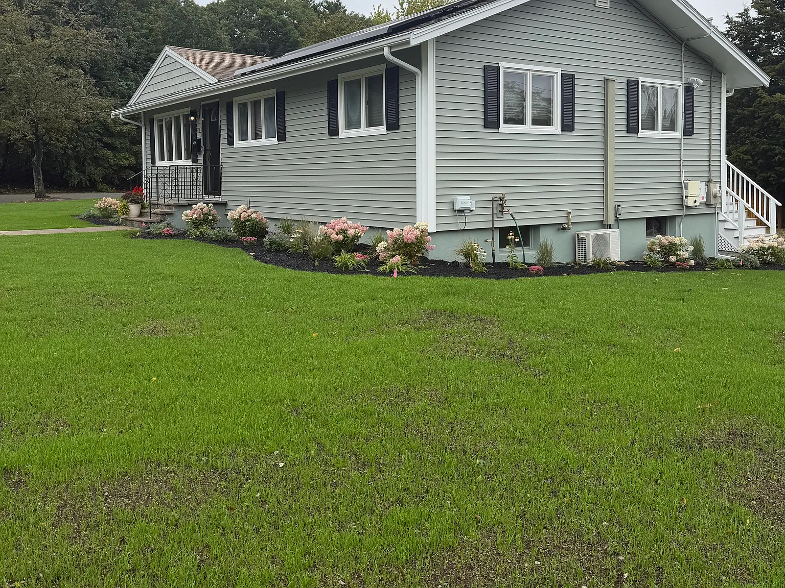 3 bed, 1.5 bath, 1360 sqft, $4,000 — Photo 4