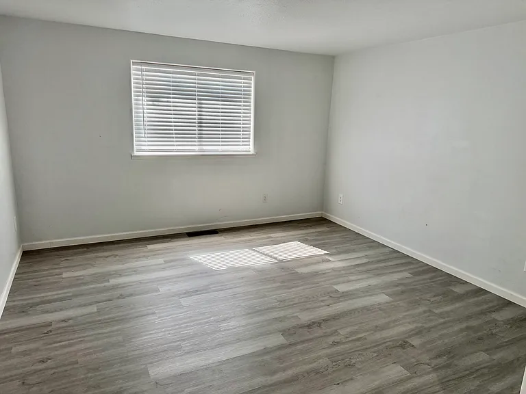 5067 Royal Ave — Photo 6