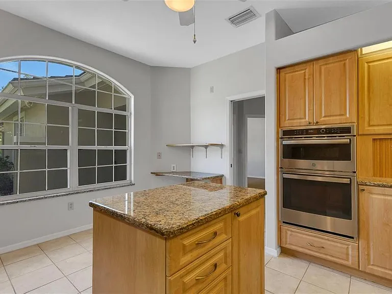 4044 Penshurst Park — Photo 24
