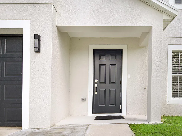 617 SE Karrigan Ter — Photo 4
