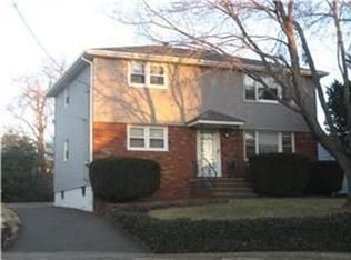 6 Fredericks Ct, Elmwood Park, NJ 07407