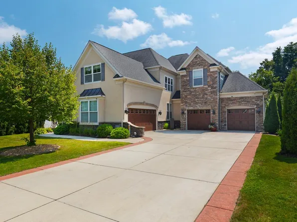 10033 Frederick Pl, Eden Prairie, MN 55347