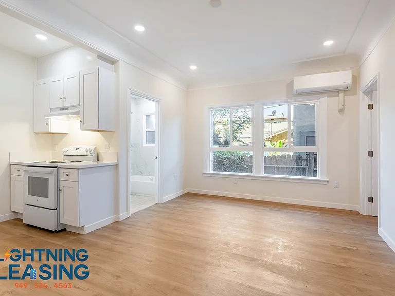 5503 W Romaine St #102 — Photo 1