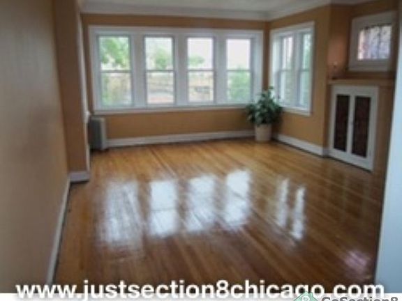 3rd image of 7400 S Crandon Ave #1