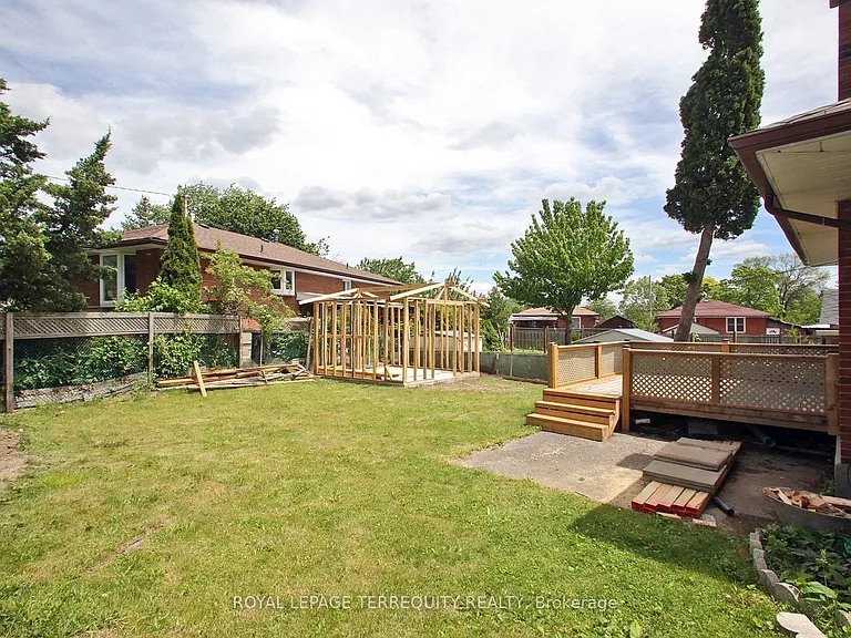 1 Barnes Cres — Photo 24