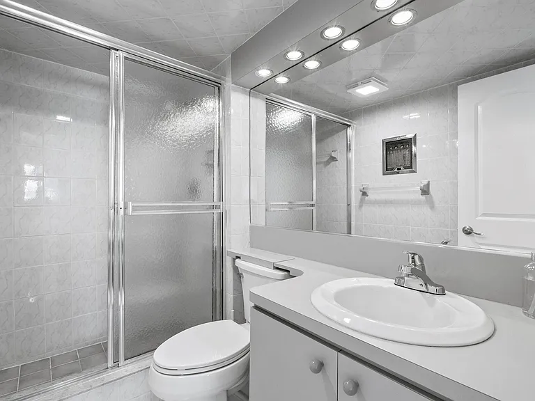 581 Blue Heron Dr #317-B — Photo 18