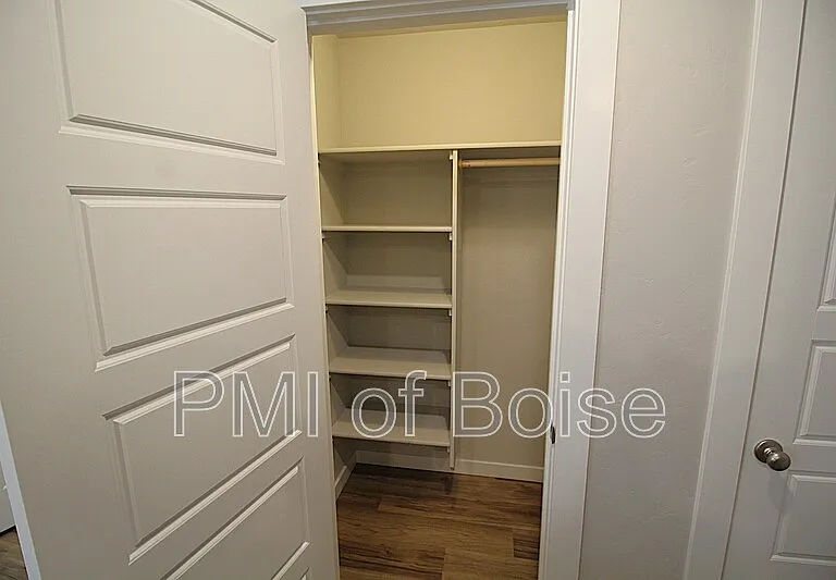 960 S Nautilus Ave — Photo 6