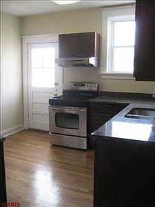 4th image of 3163 Hampton Ave