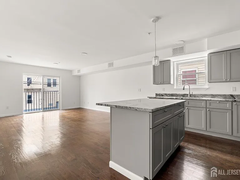 496 S 18th St #2 — Photo 9