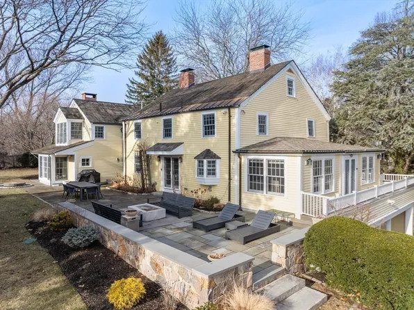 151 Oakland St, Wellesley, MA 02481