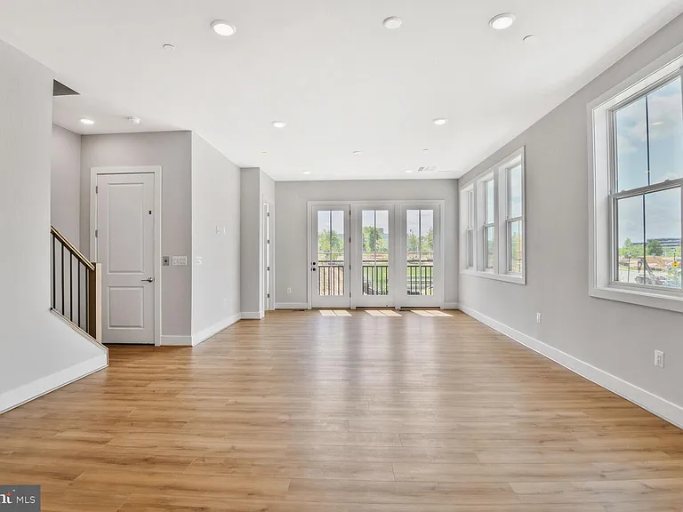 5933 Stonehenge Pl — Photo 7