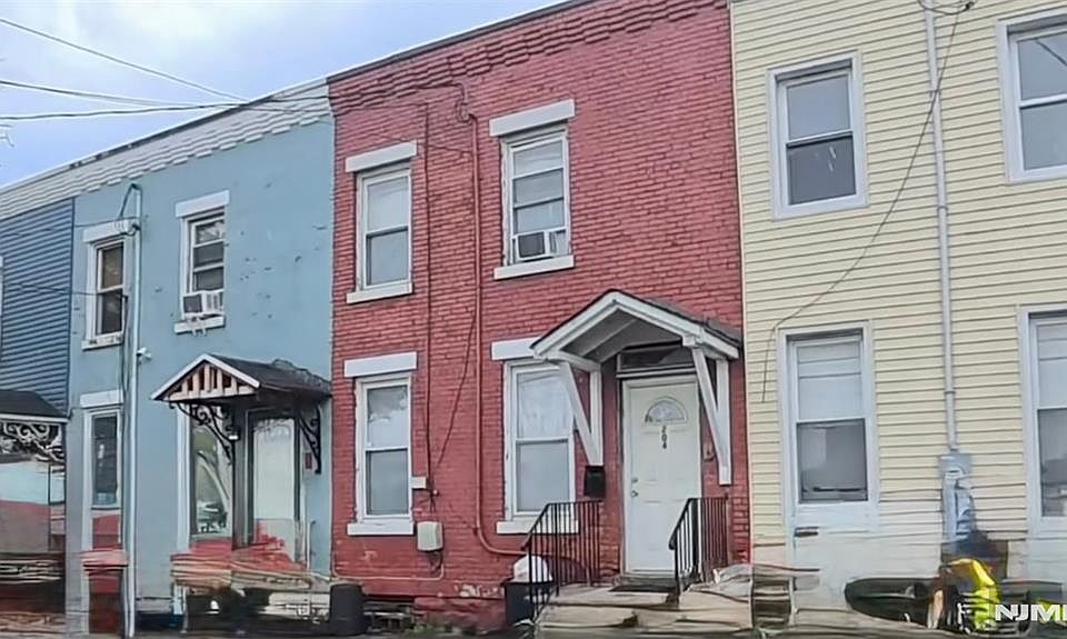 1st image of 204 Astor St