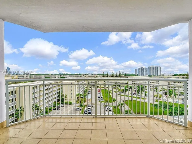 18041 Biscayne Blvd #801 — Photo 29