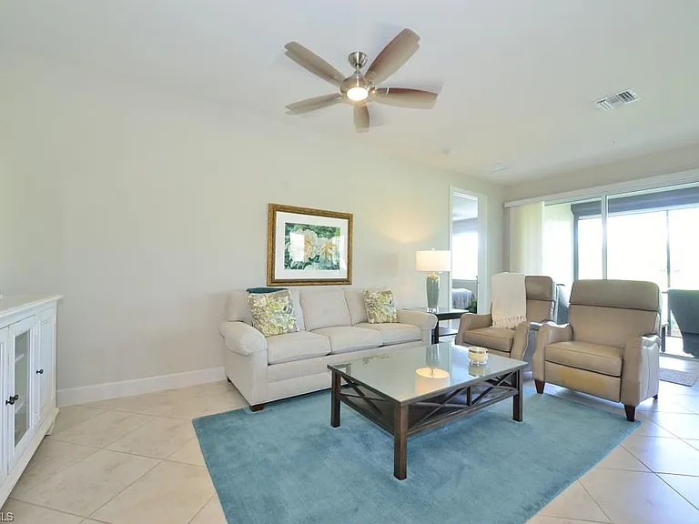 10271 Glastonbury Cir #102 — Photo 4