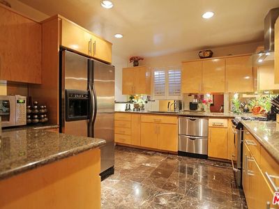 3886 Fredonia Dr APT A, Los Angeles, CA, 90068