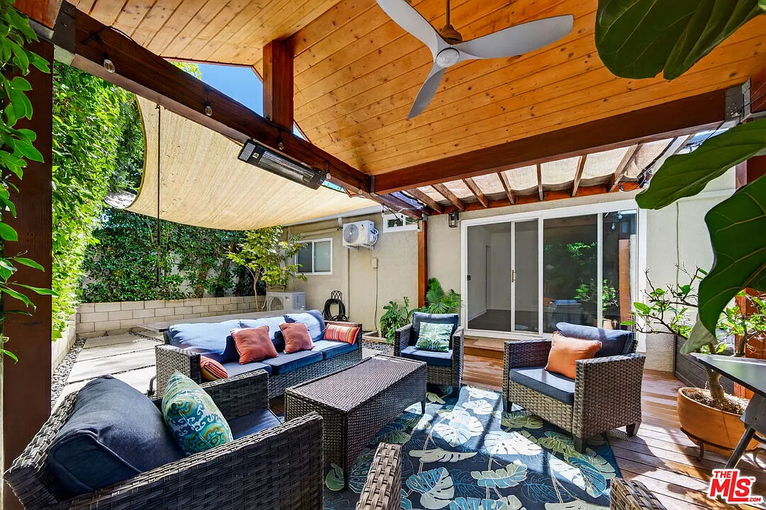 2 bed, 850 sqft, $3,295 — Photo 1