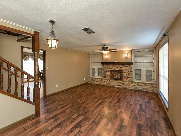 4th image of 1034 N Lane Dr