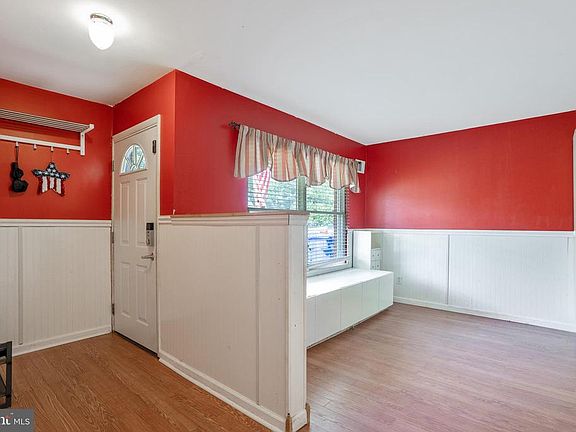 2nd image of 1121 Clark Ave