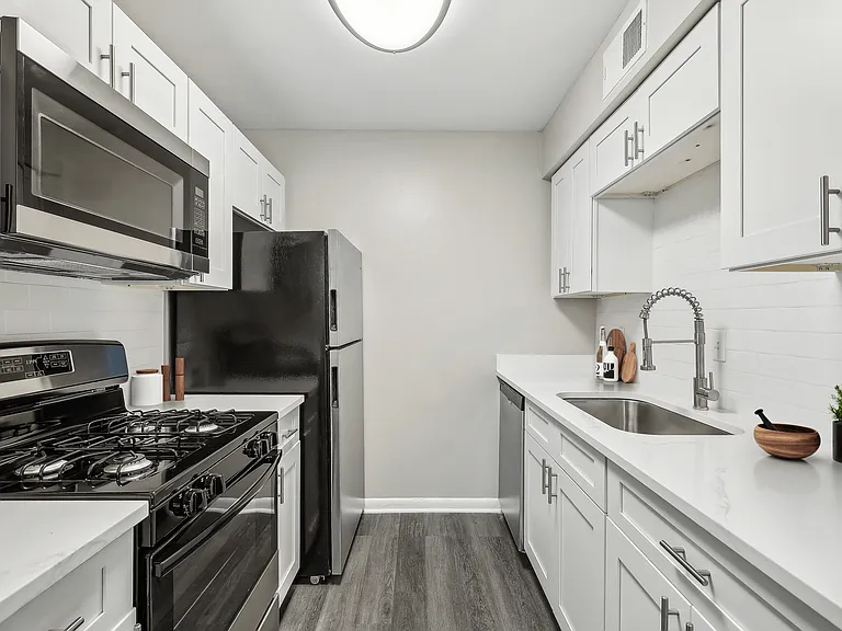 Woodshire Apartments — Photo 3
