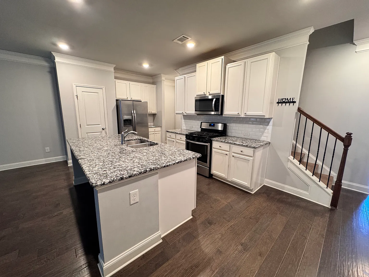 3 bed, 1850 sqft, $2,400 — Photo 4