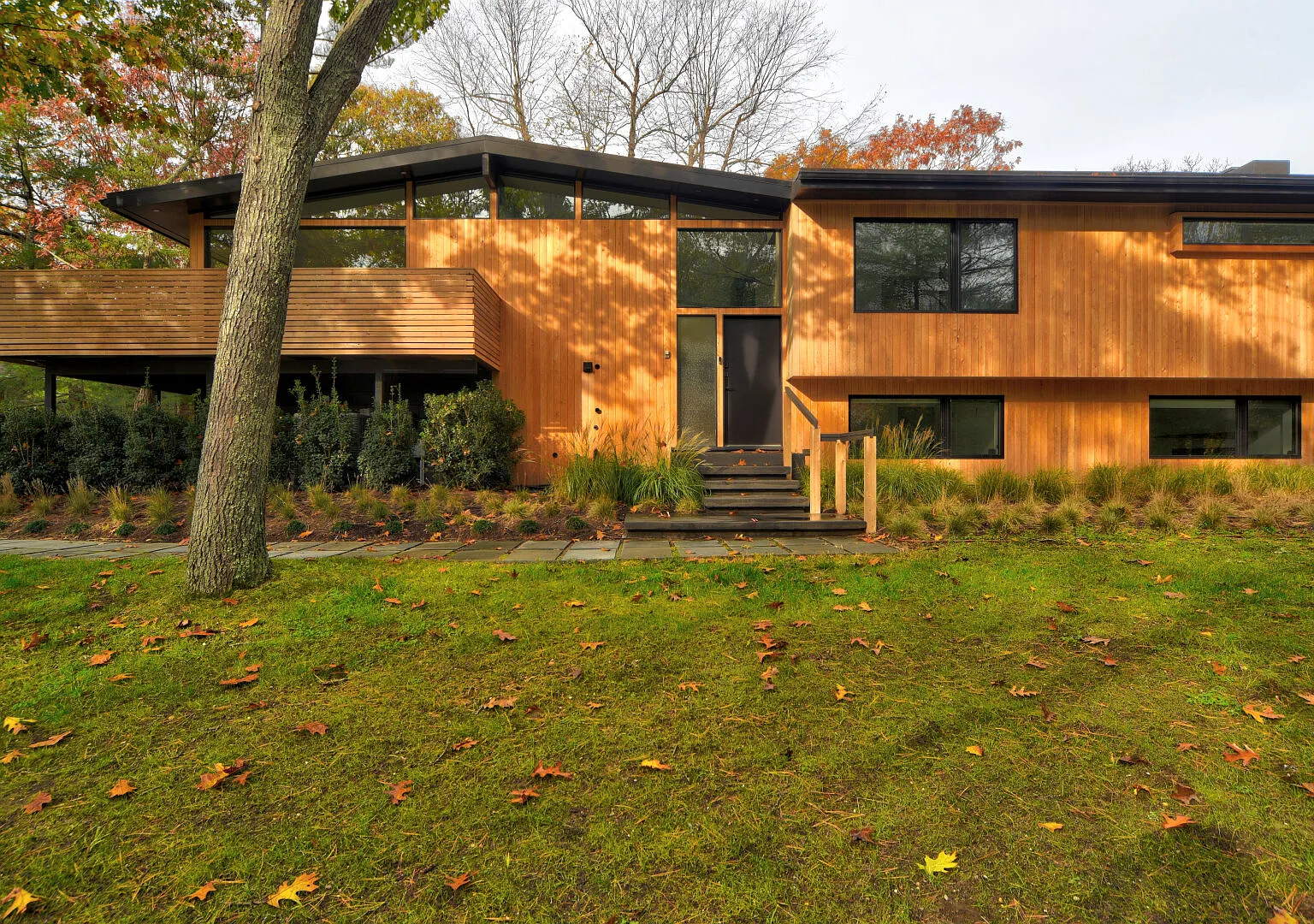 Newly Renovated with Heated Gunite Pool, Steps From The Water — Photo 3