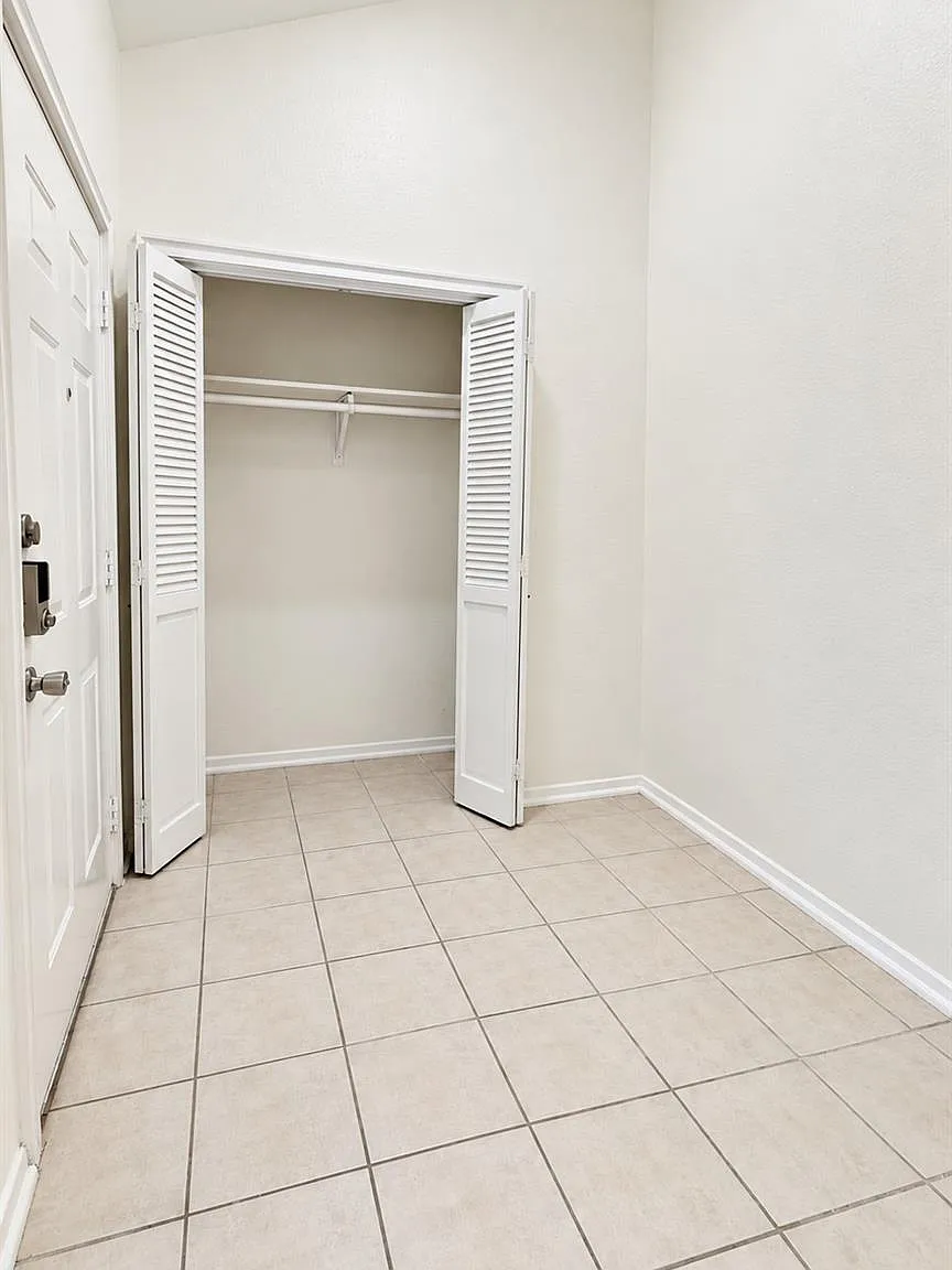 3 bed, 2.0 bath, 1714 sqft, $2,000 — Photo 4