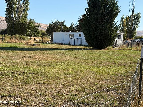 3rd image of 9802 Meadowbrook Rd
