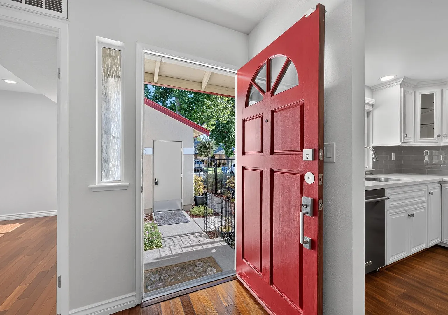 Peaceful Walnut Creek Townhome | 3 Bedrooms, Detached Garage & Community Pool! — Photo 2