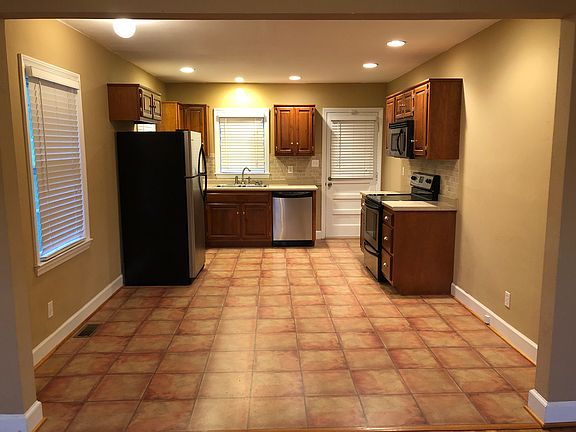 2nd image of 3117 Moseley Cir
