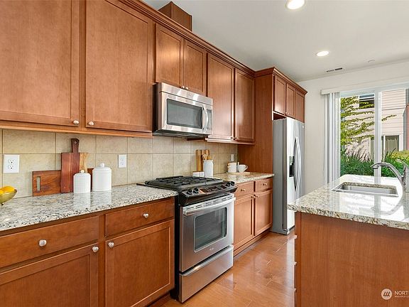 4th image of 1137 NE Hickory Lane