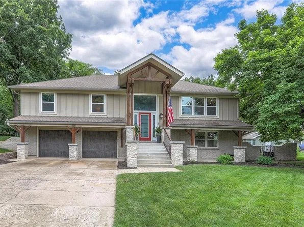 109 Saponi Ln, Lake Winnebago, MO 64034