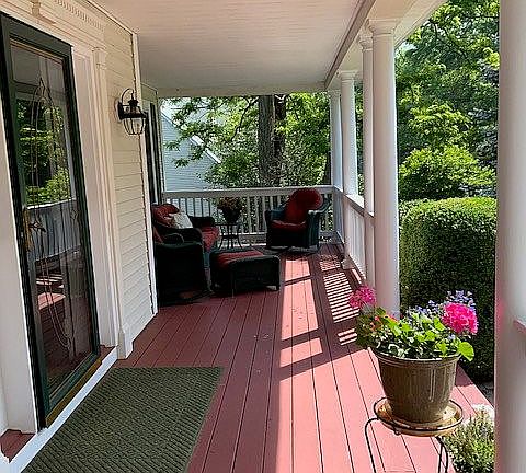 5th image of 105 Scenic Dr W