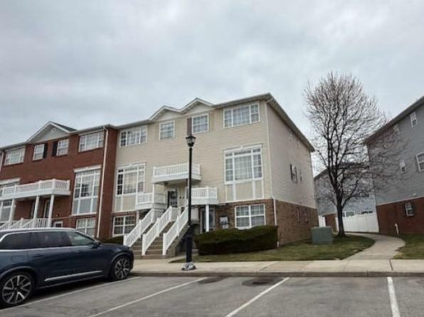 102 Beacon Ln