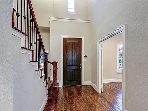 3rd image of 2260 Longwood Dr