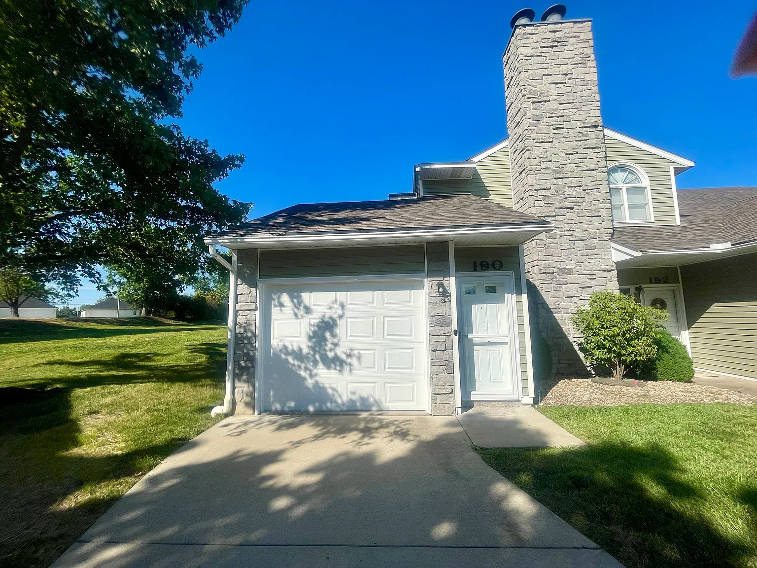 190 W Green Meadows Rd — Photo 1