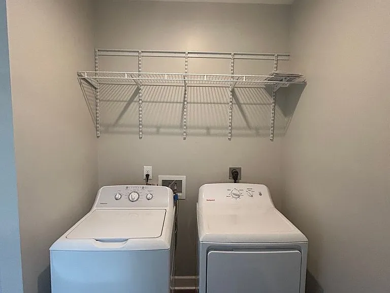 325 N Dean St — Photo 15