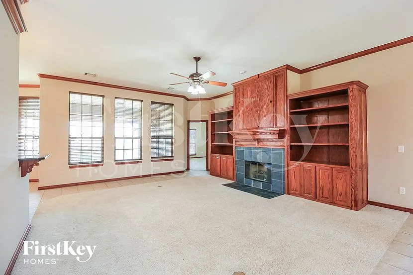 4 bed, 2.5 bath, 2524 sqft, $2,610 — Photo 4