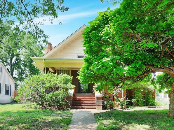 144 E Broadway Ave, Augusta, KS 67010