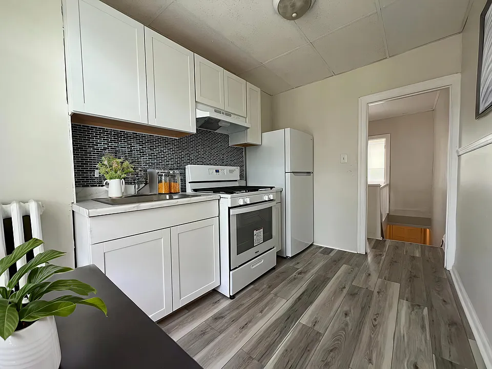 1647 Crosslynne Ave #2