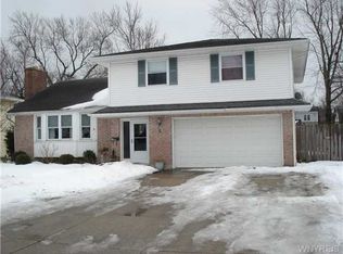 220 Hennepin Rd, Grand Island, NY 14072