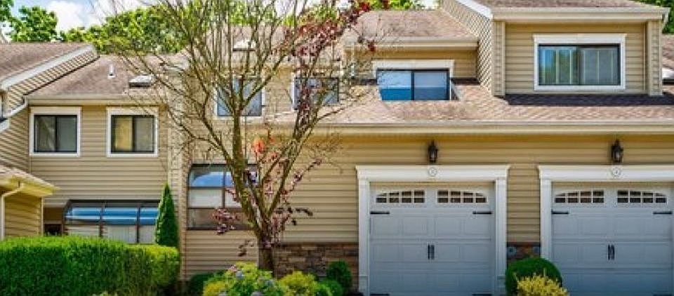 1st image of 15 Villas Cir