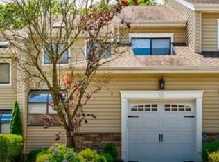 15 Villas Cir, Melville, NY 11747