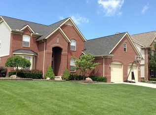 1063 Grandview Dr, Commerce Township, MI
