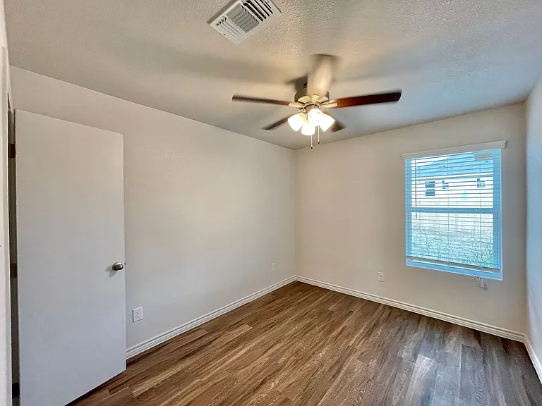 1802 Clovis Dr — Photo 11