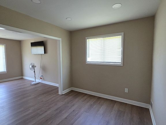 5th image of 16136 Log Cabin Ave