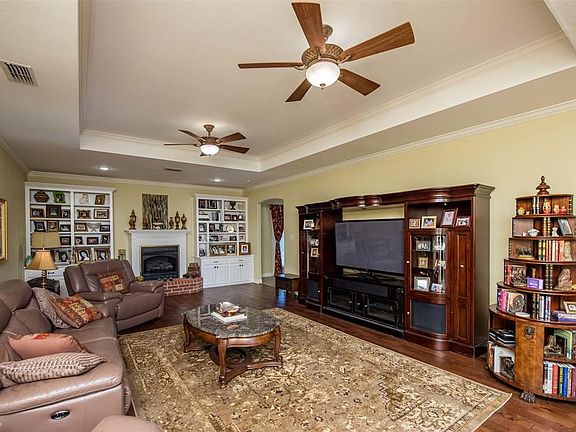 5th image of 121 Oak Tree Dr