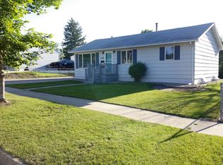 1508 8th St SW, Minot, ND 58701